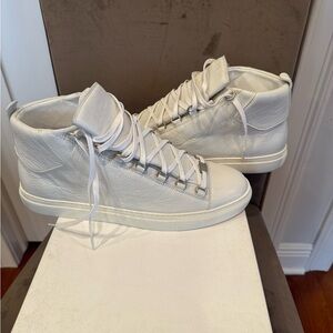 Balenciaga Men's Arena
High top sneaker,
Authentic & Brand new.